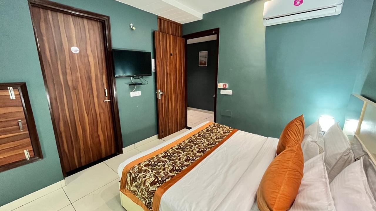 Qotel Hotel Church House Rohini Sector 15 德里 外观 照片