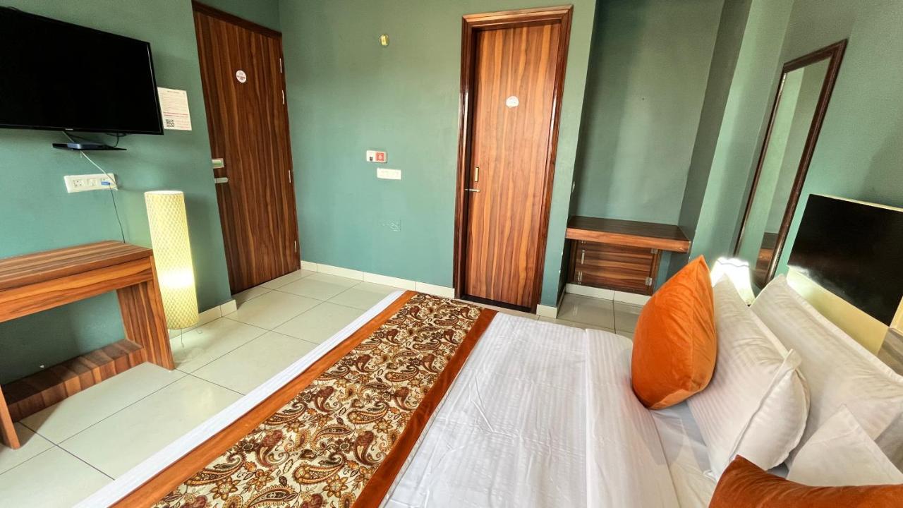 Qotel Hotel Church House Rohini Sector 15 德里 外观 照片