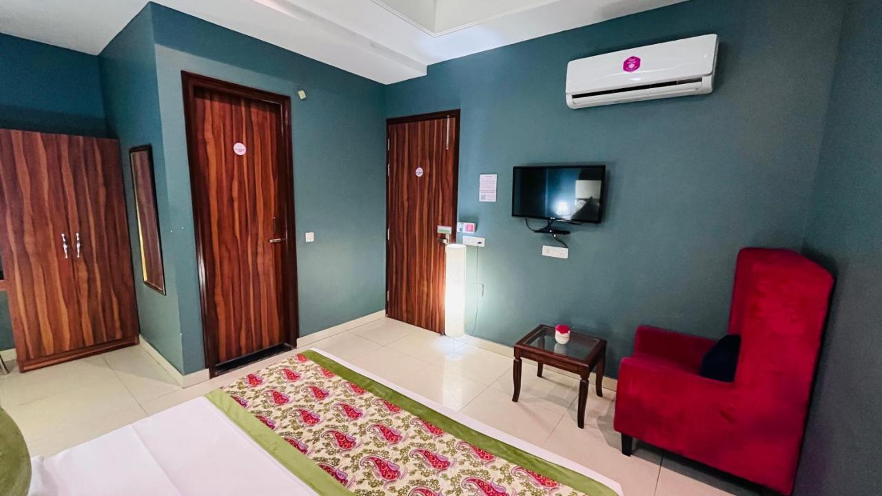 Qotel Hotel Church House Rohini Sector 15 德里 外观 照片