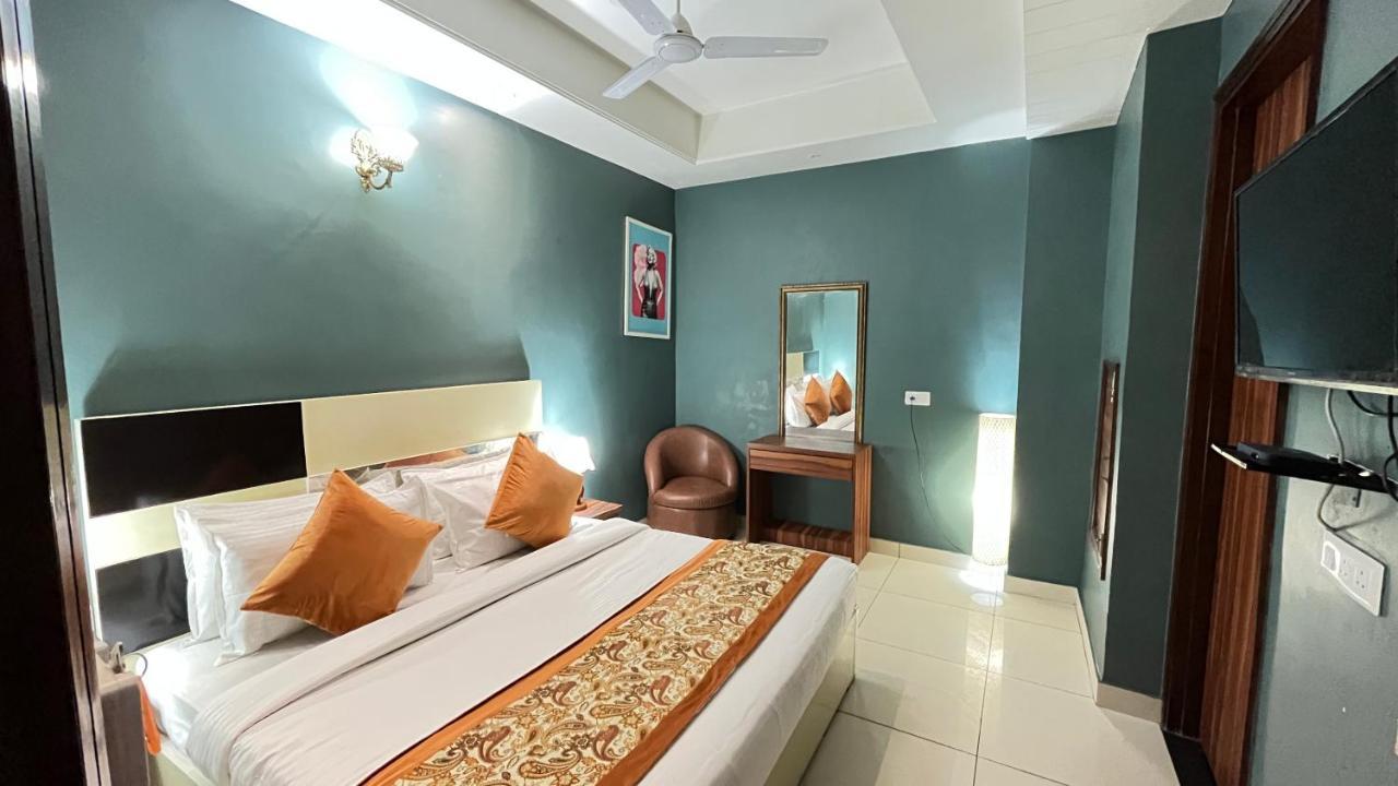 Qotel Hotel Church House Rohini Sector 15 德里 外观 照片
