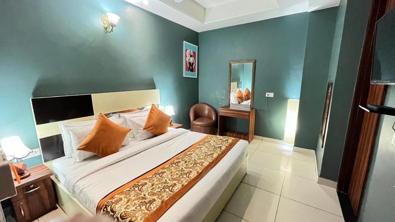 Qotel Hotel Church House Rohini Sector 15 德里 外观 照片